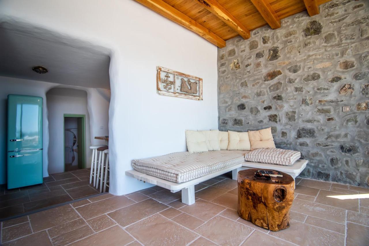 Petra Residence Mini Pool Spa Adámas Eksteriør bilde